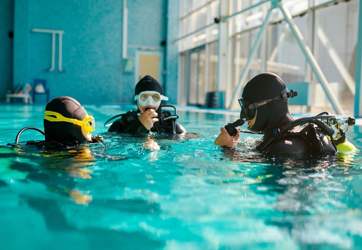 A beginner practising skills with an SSI instructor